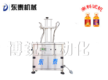 新款半自動(dòng)食用油灌裝機(jī)
